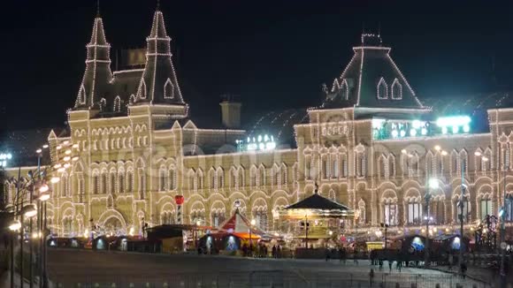红色广场在晚上与建筑的主视频的预览图