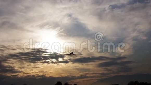 私人飞机降落视频的预览图