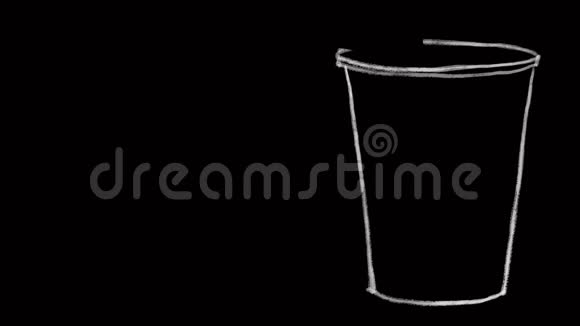 一次性塑料杯用黑色黑板绘制理想的镜头代表生态问题视频的预览图