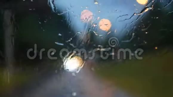 雨道秋晚轻车视频的预览图