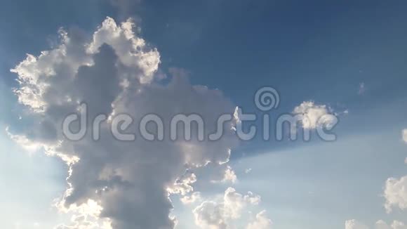 太阳在云层后面视频的预览图