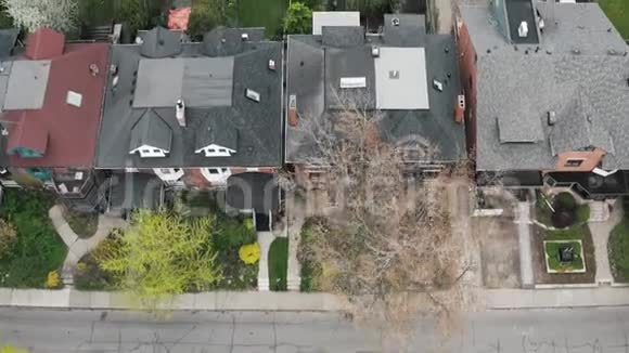 鸟瞰多伦多安大略省的住宅在晚春视频的预览图
