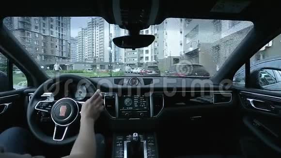 从城市内部看汽车视频的预览图