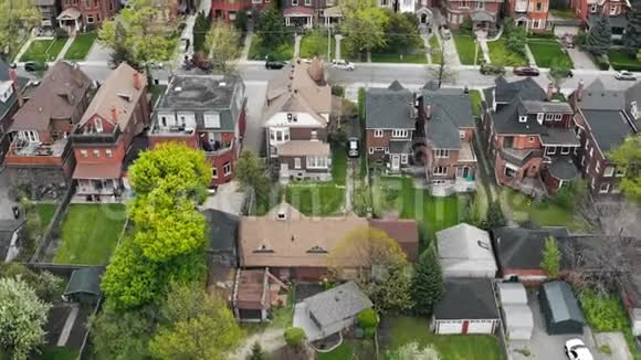 鸟瞰多伦多安大略省的住宅在晚春视频的预览图