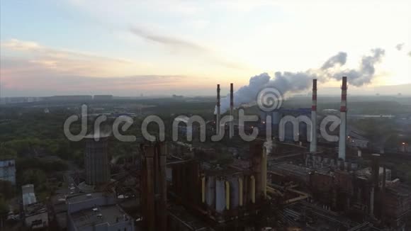 污染工厂鸟瞰图视频的预览图