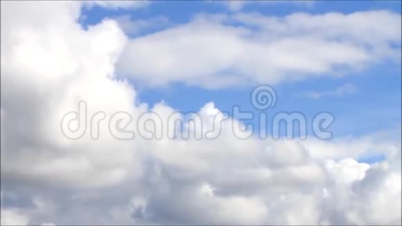 白云对蓝天视频的预览图