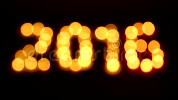 蜡烛燃烧2016年新年快乐视频的预览图