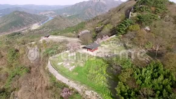 韩国韩国亚洲丹阳杰昂纳姆盖姆松山要塞的鸟瞰图视频的预览图