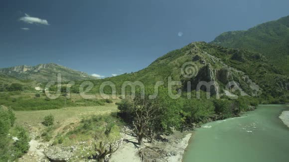 带河的山谷全景视频的预览图