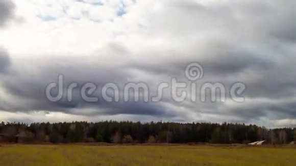 云很快冲上云霄时间流逝4K视频的预览图