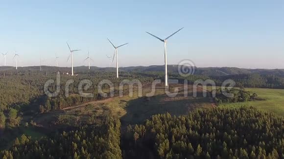 从葡萄牙的风车起飞视频的预览图