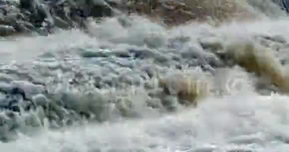 瀑布的急流视频的预览图