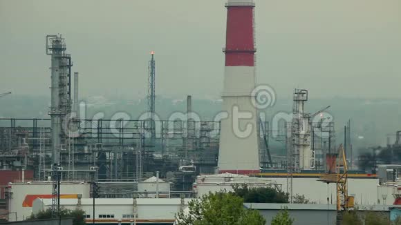 炼油厂空气污染视频视频的预览图