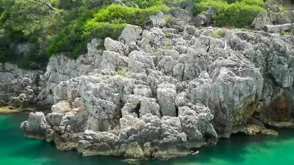 爱琴海群岛石岸上视频的预览图