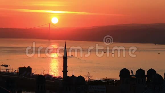 土耳其黎明时美丽的博斯普鲁斯视频的预览图