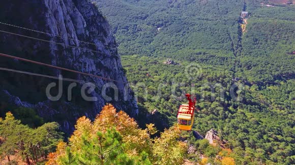 克里米亚山区艾佩特里的通信视频的预览图