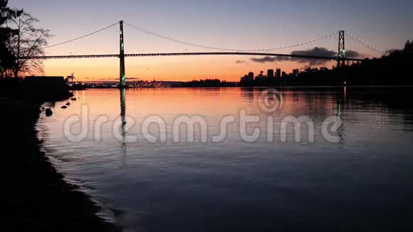 海滩黎明和狮子门温哥华视频的预览图