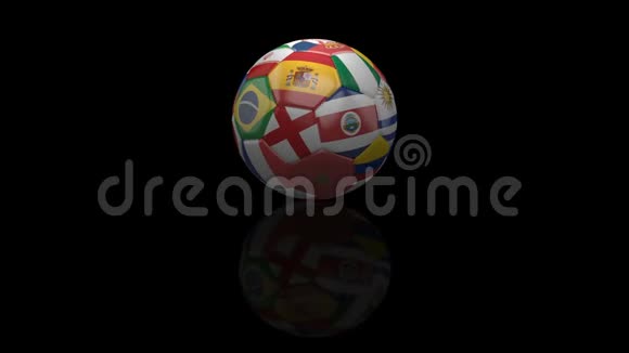 参加世界杯的彩旗足球在黑色反光表面旋转3D渲染4K脚循环视频的预览图
