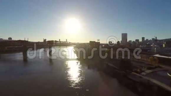 波特兰航空河桥梁视频的预览图