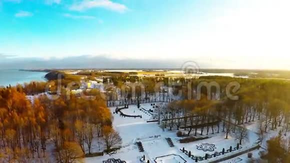 冬季景观空中录像日落河流和海岸视频的预览图