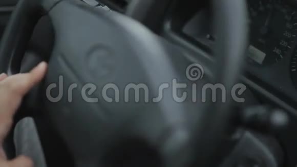车轮在运动特写视频的预览图