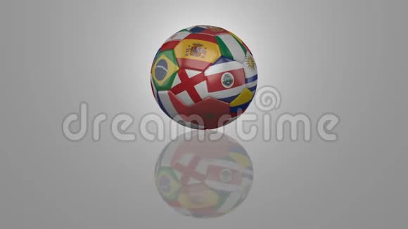 参加世界杯的彩旗足球在反射面上旋转3D渲染4K脚循环视频的预览图