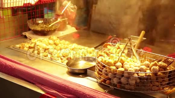 乐华夜市烤饺子视频的预览图