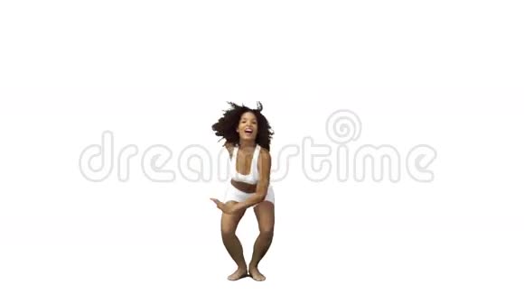 女人缓慢地向上跳跃视频的预览图