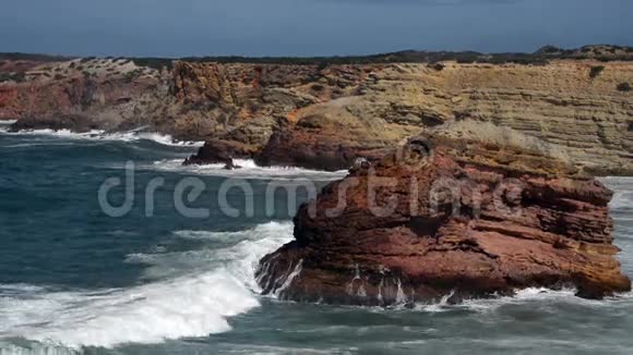 葡萄牙西海岸附近的海浪视频的预览图