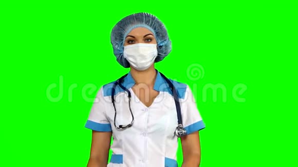 保健和医药护士使用注射器视频的预览图