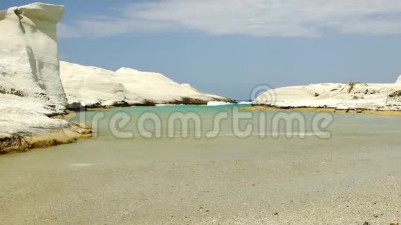 米洛斯岛Sarakiniko海滩视频的预览图