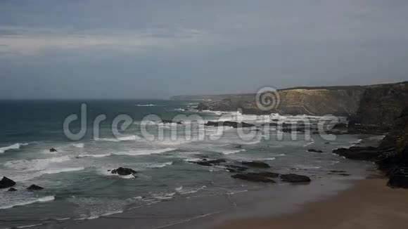葡萄牙西海岸附近的海浪视频的预览图