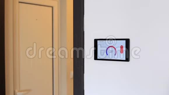 墙上智能家居气候控制装置视频的预览图