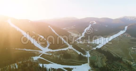 高山滑雪胜地4K25fps视频的预览图