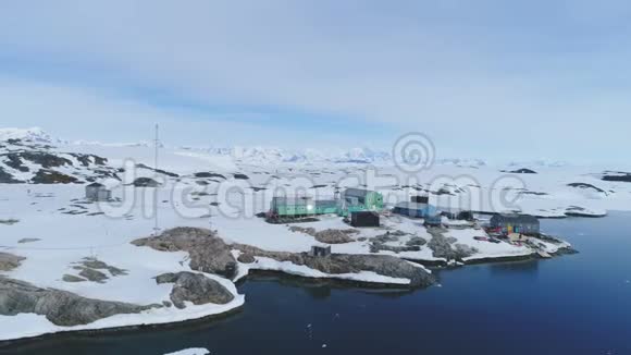 南极洲半岛弗纳德斯基车站空中景观视频的预览图