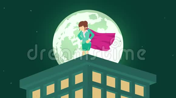 月光城的超级英雄站在摩天大楼上空商业女性的象征领导力和挑战理念漫画循环动画视频的预览图