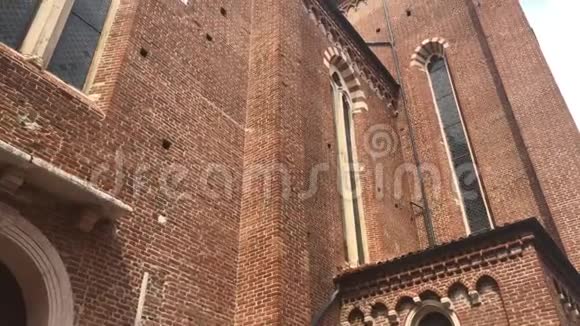 意大利维罗纳圣阿纳斯塔西亚教堂立面视频的预览图