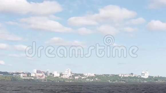 Dnepropetrovsk市在Dnipro河上有天际线视频的预览图