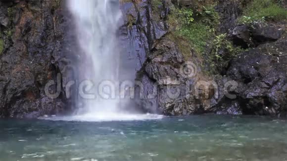 泰国Kanchanaburi省ThongPhaPhum国家公园的NamtokChokkadin瀑布名称视频的预览图