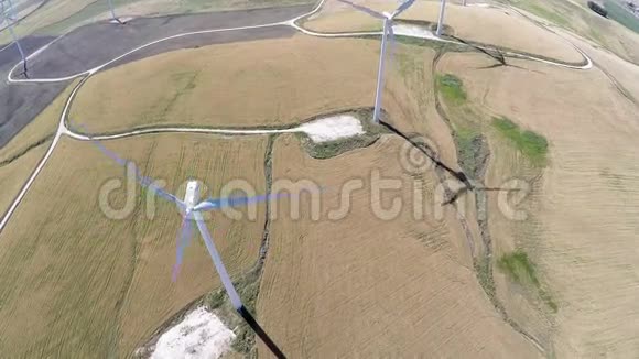 大型风电场鸟瞰图视频的预览图