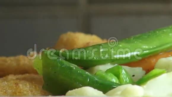混合蔬菜素食素食食品视频的预览图