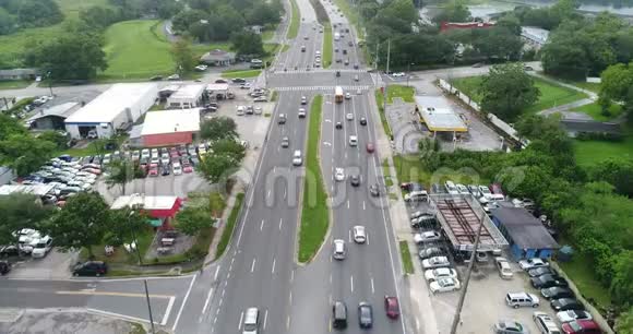 无人机公路交通视频的预览图