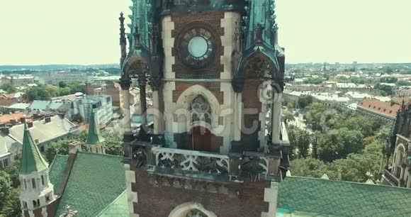 大教堂的空中景色古老的教堂视频的预览图