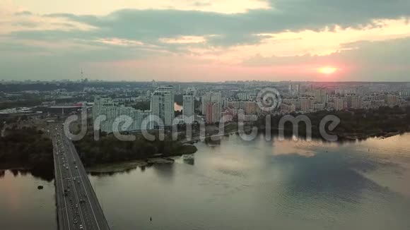 基辅乌克兰道路桥梁鸟瞰图视频的预览图