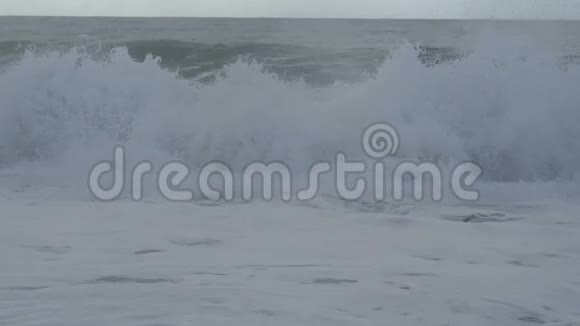浪在地中海上视频的预览图