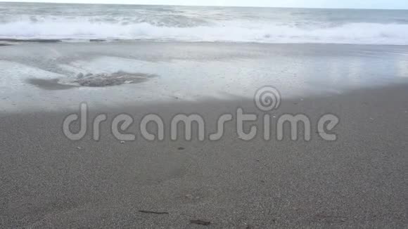 浪在地中海上视频的预览图
