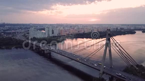 基辅乌克兰道路桥梁鸟瞰图视频的预览图