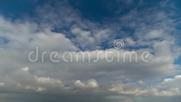 4k移动的云时程视频的预览图