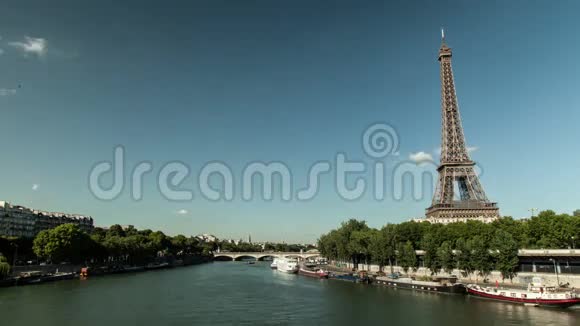 埃菲尔铁塔和塞纳河的时间推移视频的预览图