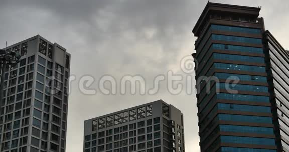 阿尔托库穆卢斯云超过CBD建筑高层和摩天大楼在城市视频的预览图